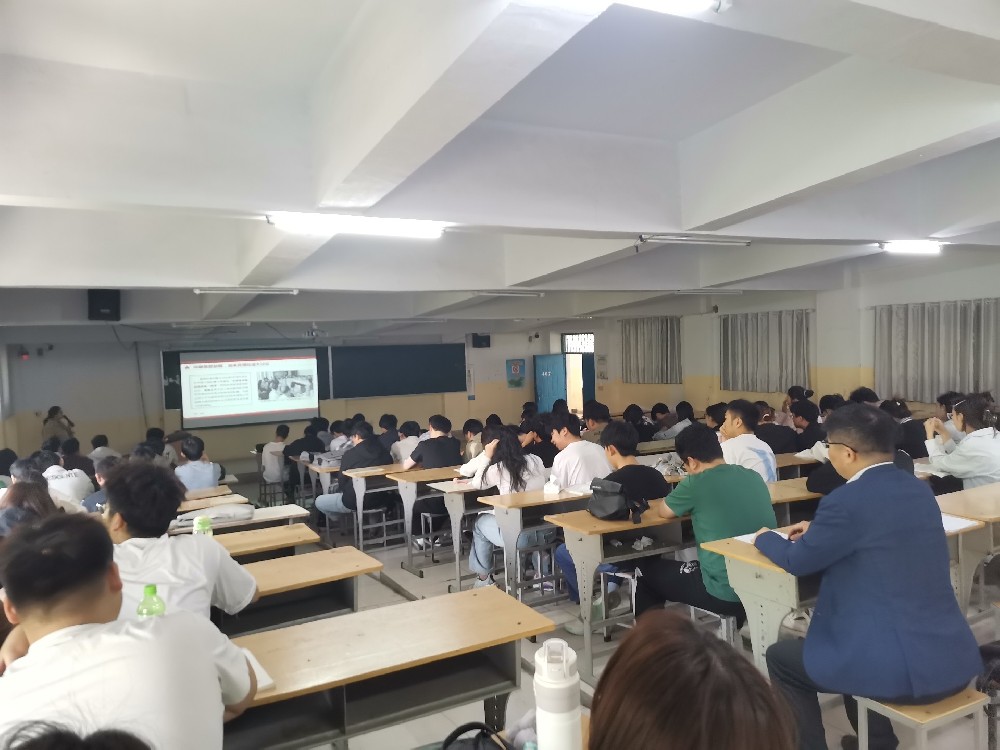 聚焦思政教學 落實立德樹人——黨建指導員、黨委副書記張保磊深入思政課堂聽課指導